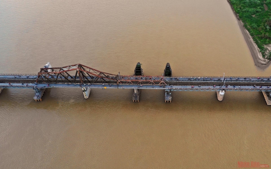 Interesting bridges spanning the Red River in Hanoi 0910 cau long bien 11 1594596552932